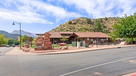 Hoodoos General Store, Deli, Ice Cream and Gift Shop